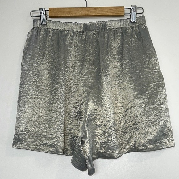 NWT Lovers + FRIENDS Silky Crinkle Shorts - Picture 2 of 7